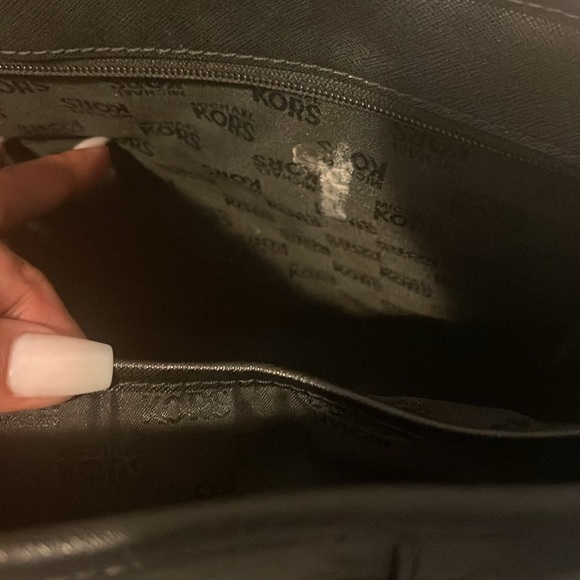 Large Michael Kors purse - Picture 8 of 8